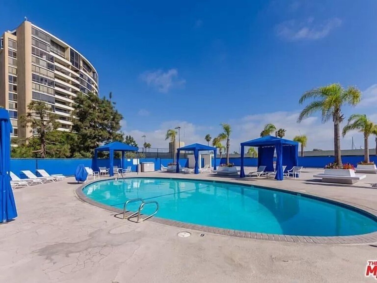 New Marina Waterfront Condo Gorgeous City and Ocean Views Near Venice Beach