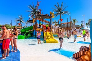 Kids splash zone