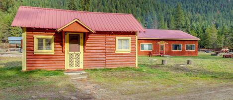 De Borgia Vacation Rental | 1BR | 1BA | 1 Step Required | 200 Sq Ft