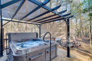 Private Hot Tub | Fire Pit
