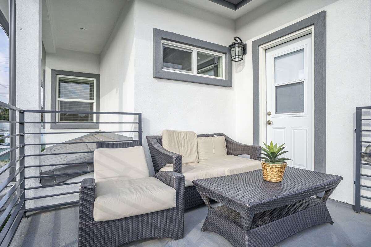 INCREDIBLE VALUE – 12 sleepers New 3BR Home by Disney/Knott’s/Beach