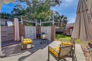 Furnished Patio | Fire Pit | Charcoal Grill