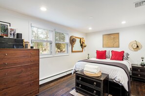 Bedroom with queen bed