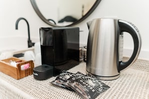 Kaffee und/oder Kaffeemaschine
