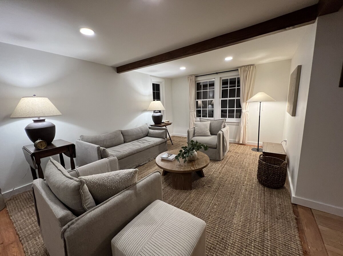Renovated farmhouse near Lake Champlain. Family-friendly w/ stylish furnishings!