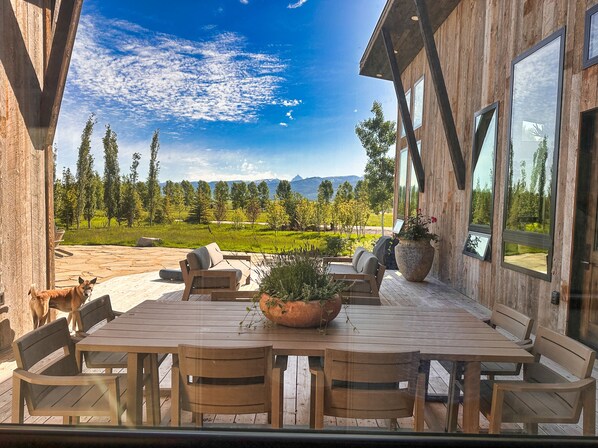 Outdoor dining