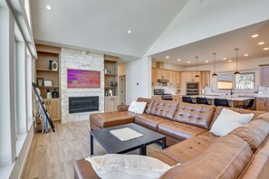 Living Room | Gas Fireplace | Central Heat