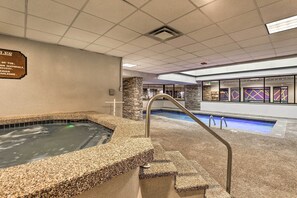 Resort Amenities | 2 Hot Tubs | Heated Indoor Pool