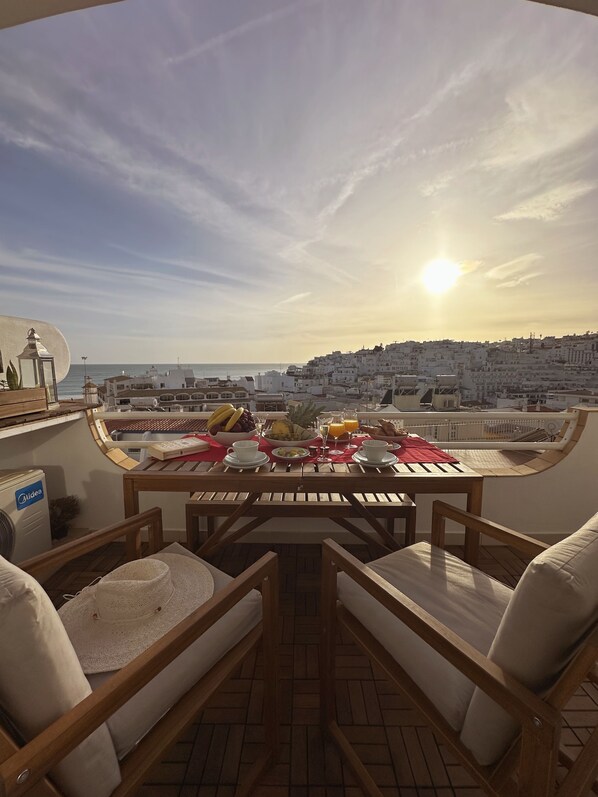 Balcony/Terrace,Dining area,City view