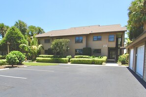 The Riverwood Hutchinson Island is located on the ground floor of the townhome.