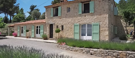 Les Olivettes - Luxurious Villa with Pool near Fayence, Provence