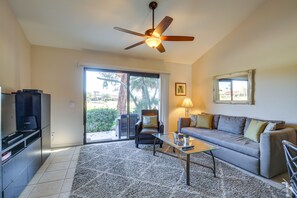 Living Room | Smart TV | Free WiFi | Queen Sleeper Sofa