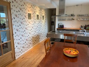 Fully equipped kitchen/ breakfast room