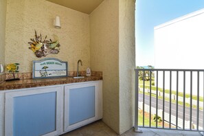 Inlet Reef Club 216 - Wet Bar on Balcony