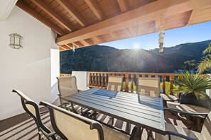 H1786 - Outdoor Table