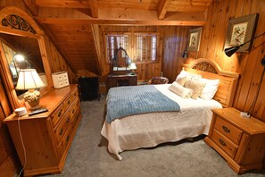 Queen Bedroom Up