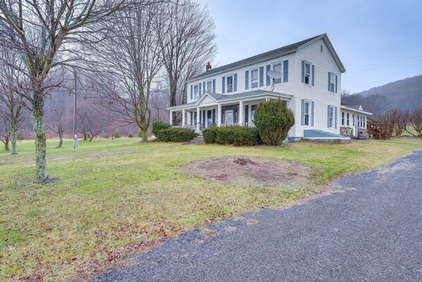 Franklinville Vacation Rental | 3BR | 4BA | 2,000 Sq Ft | Stairs Required