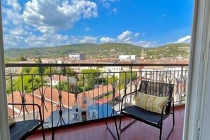 Balcon avec vue et espace détente 