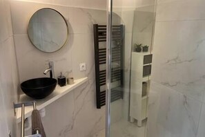 Modern bathroom