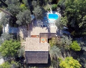 Stone bastide in the middle of nature