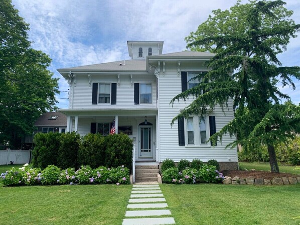 Welcome to 75 Locust