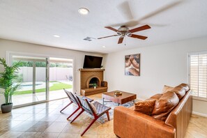 Family Room | Sleeper Sofa | Board Games