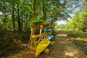 [Kayaks] Just steps from Lake Anna!