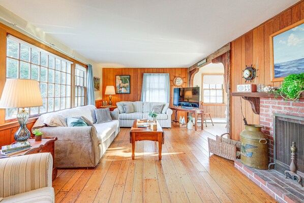 West Dennis Vacation Rental | 3BR | 1BA | 1,194 Sq Ft | 2 Steps Required