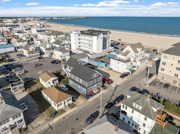 Steps to the ocean, shops, restaurants and all entertainment! Prime location!