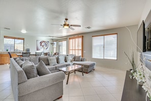 Living Room | Free WiFi | Central A/C