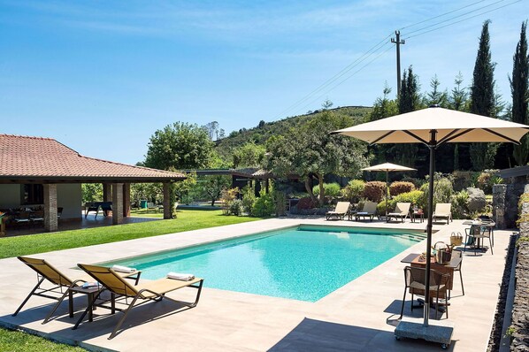 Autumn, Balcony / Terrace / Patio, Building Exterior, Garden, Outdoor, Pool, Spring, Summer