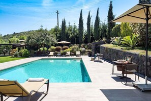 Autumn, Balcony / Terrace / Patio, Building Exterior, Garden, Outdoor, Pool, Spring, Summer