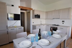 Autumn, Kitchen, Living Room, Spring, Summer