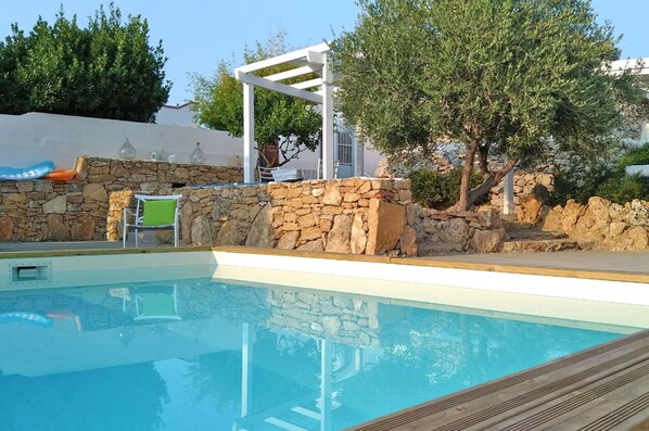 Autumn, Balcony / Terrace / Patio, Building Exterior, Garden, Outdoor, Pool, Spring, Summer