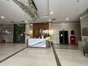 フロント
