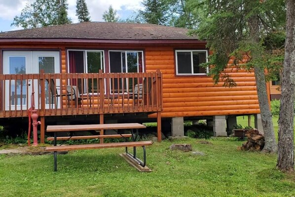 Whitetail Cabin on Lake Kabetogama in Voyageur’s National Park