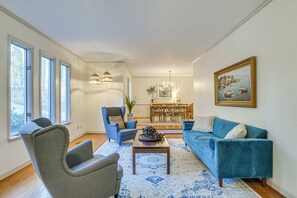 Living Room | Central Heating & A/C | Free WiFi