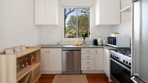 Kitchen | 1 km to Bowling Club