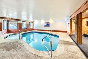 Relax In The Common Pool and Hot Tub