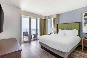 Unit with 1 Queen bed. Exact unit will be assigned upon arrival. Views, colors and decor may vary.