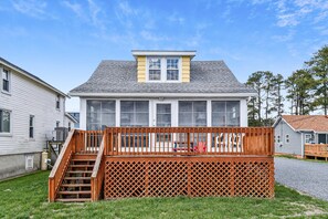 Exterior,Back Elevation,