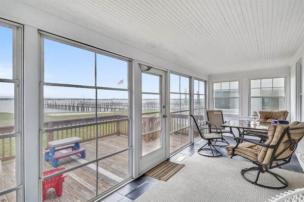 Main Level,Sun Room,