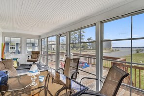 Main Level,Sun Room,