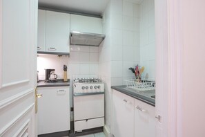 Cozy and functional kitchen equipped with essentials for a comfortable stay in the heart of the city.