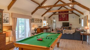 Snooker Room, The Hickory (Lodge Barn), Bolthole Retreats