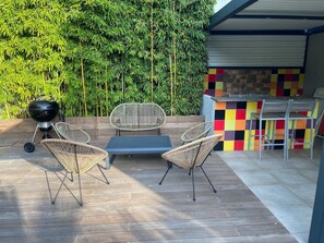 Un salon de jardin vous permet de prendre vos apéritifs en famille ou entre amis.