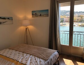 Sète Pointe courte , cosy nest Room with double bed and nice view.