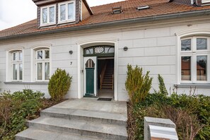 Entrance / Reception