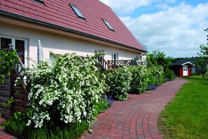 Außenseite Ferienhaus [Sommer]