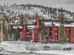 Giant Steps condos